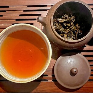 Formosa Ruan Zhi Hong Cha – Notes of Wood and Fruit